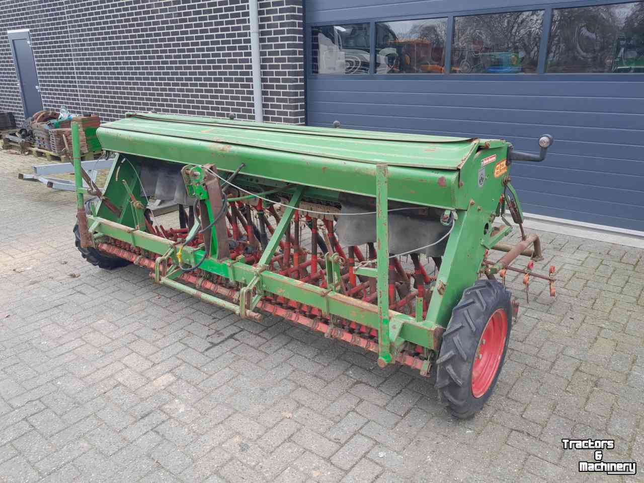 Seed drill Hassia DU 300-36 Zaaimachine