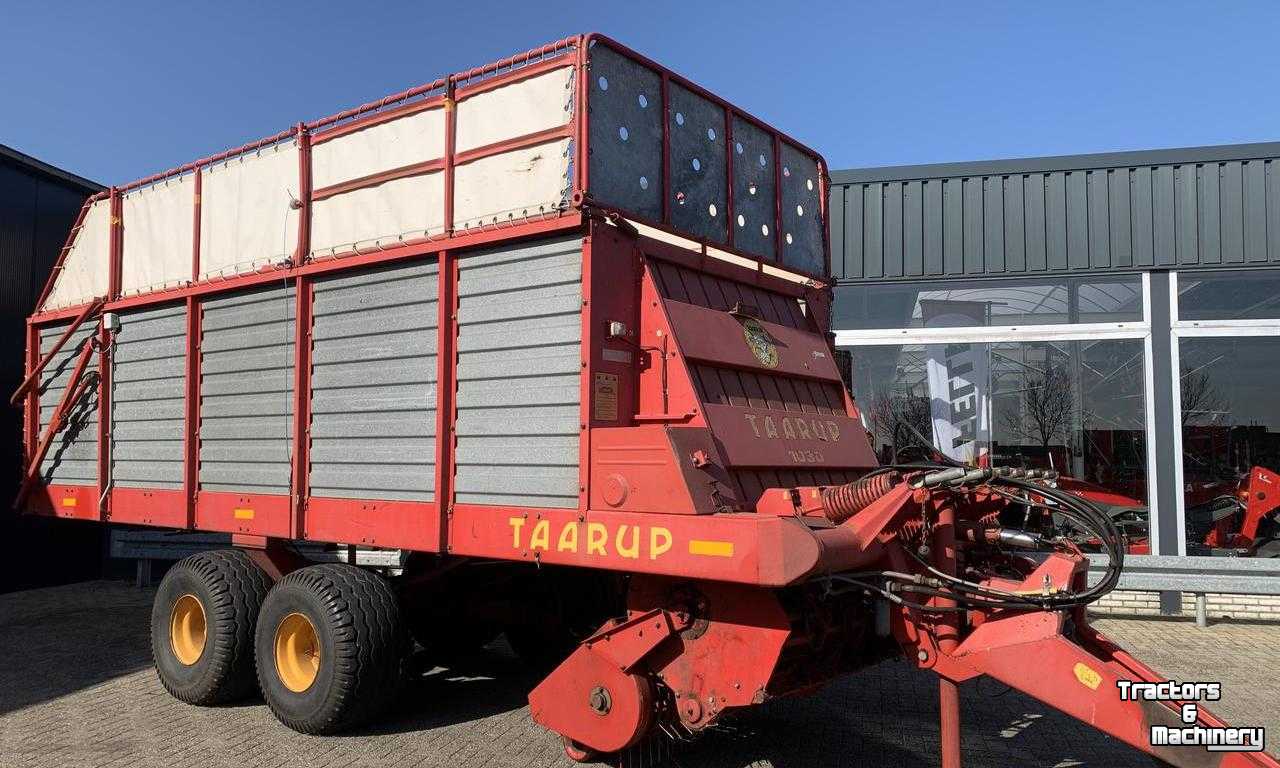 Self-loading wagon Taarup 1030 Opraapwagen