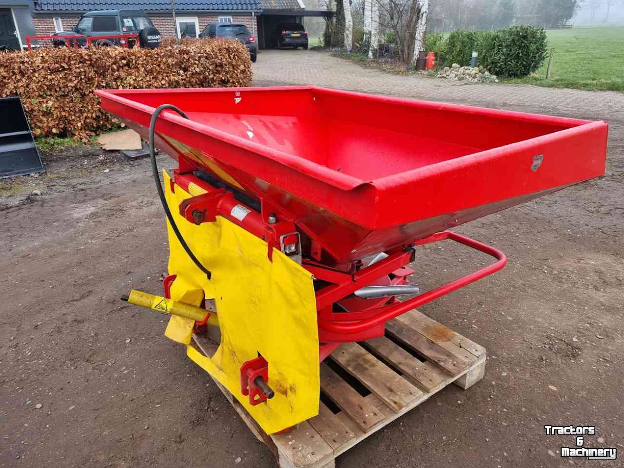 Fertilizer spreader Lely kunstmeststrooier