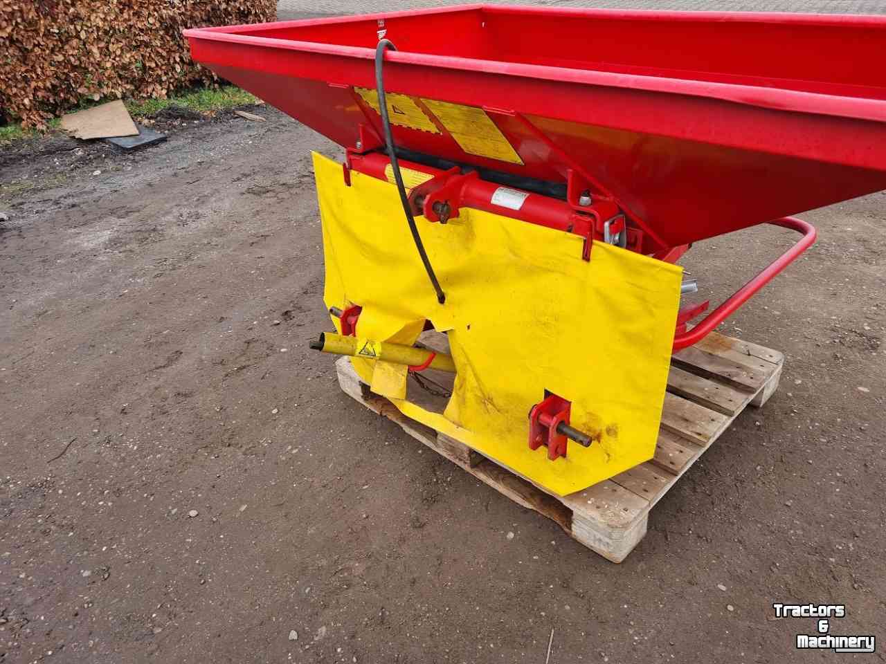 Fertilizer spreader Lely kunstmeststrooier