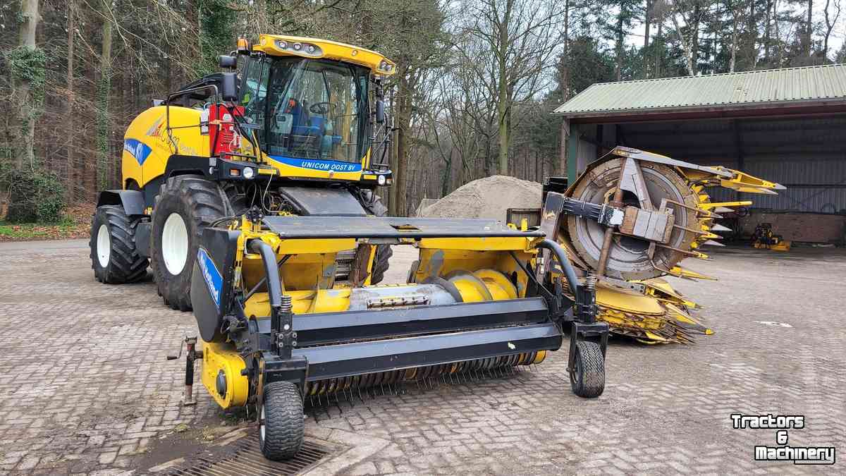 Forage-harvester New Holland FR9060 incl. voorzetstukken: PU en 8rij maisbek