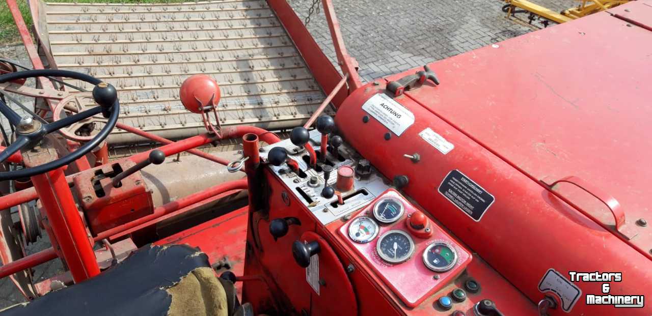 Combine Massey Ferguson 520