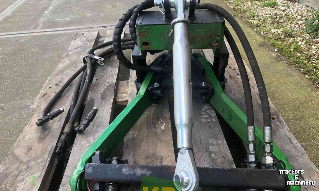 Front-hitch & Pto John Deere Fronthef / Front-hef voor / passend aan John Deere 2520 Compact tractor