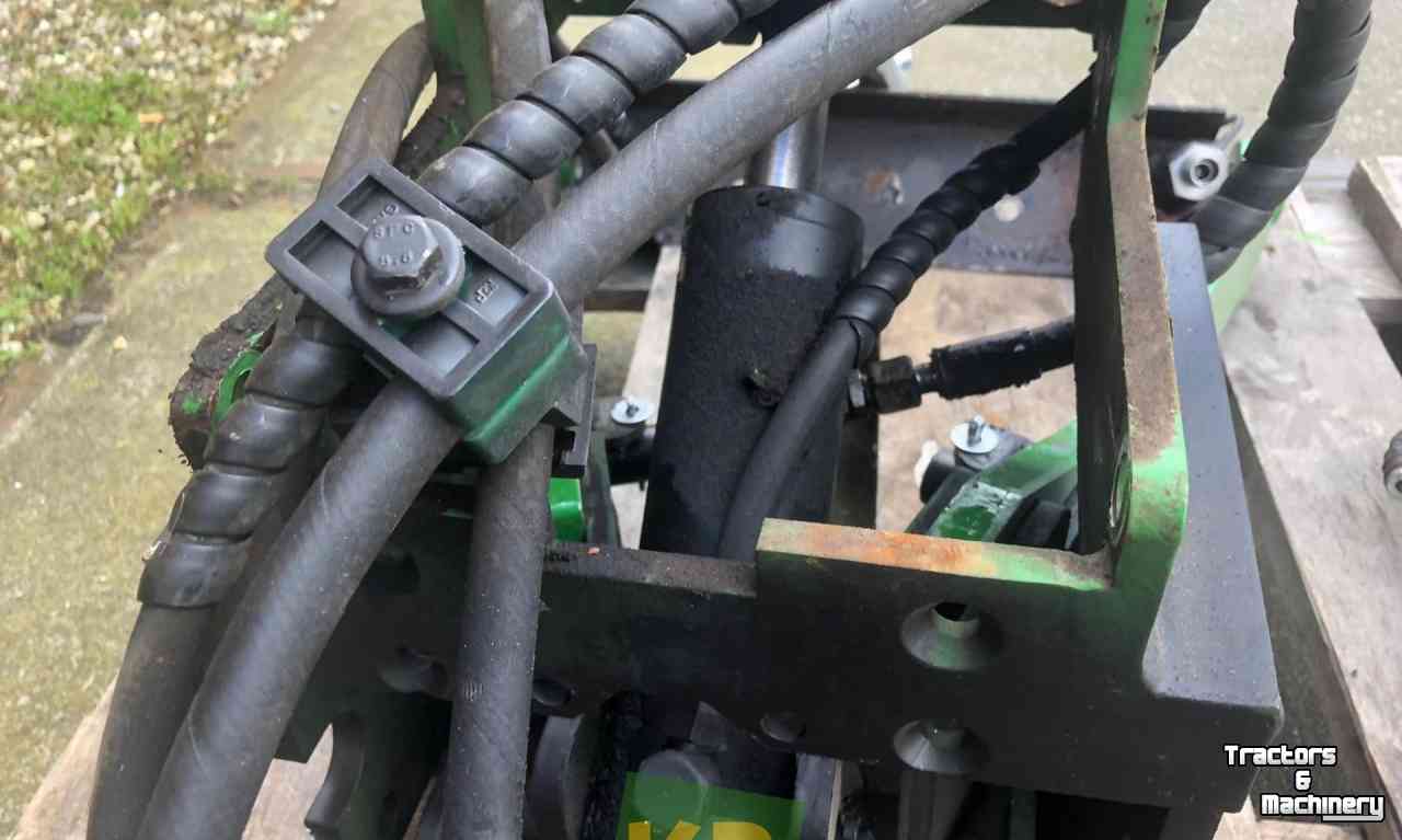 Front-hitch & Pto John Deere Fronthef / Front-hef voor / passend aan John Deere 2520 Compact tractor