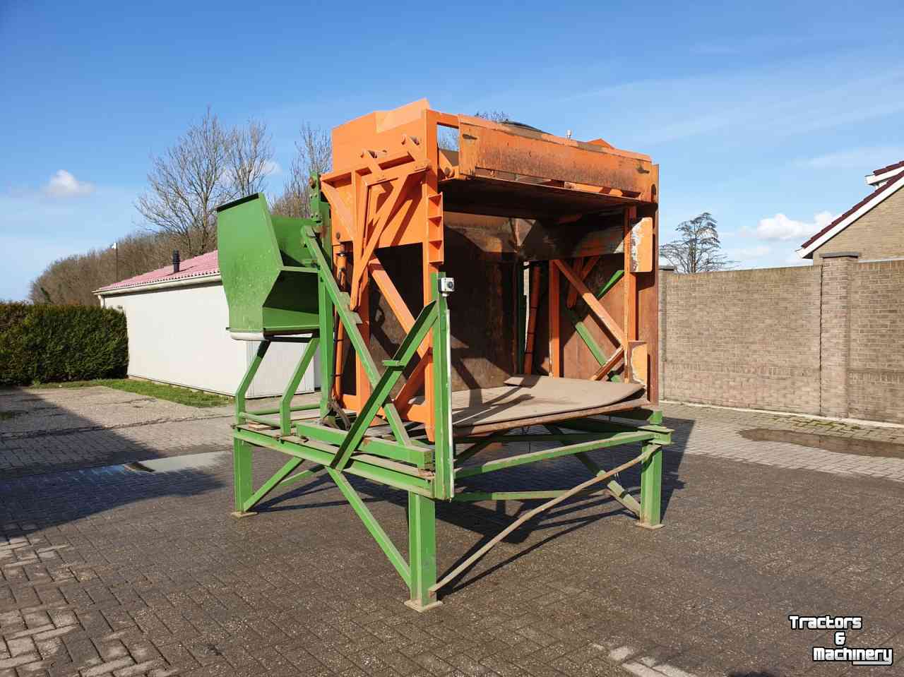 Bulk box tipper  Kistenkantelaar