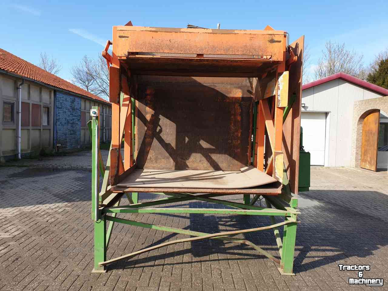 Bulk box tipper  Kistenkantelaar