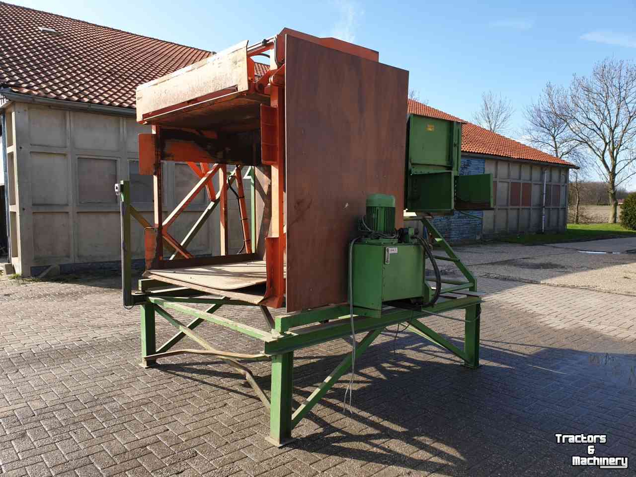 Bulk box tipper  Kistenkantelaar