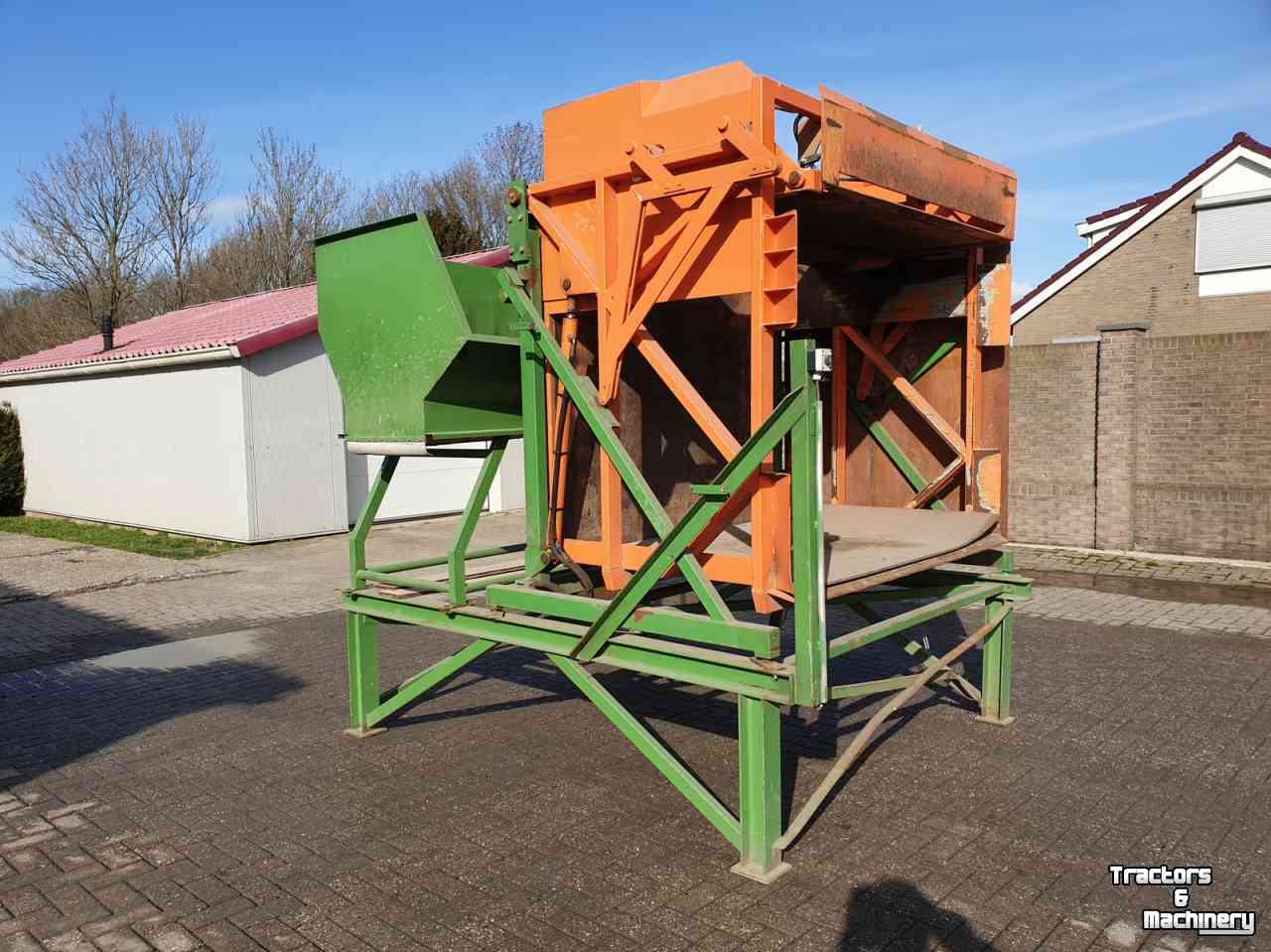 Bulk box tipper  Kistenkantelaar