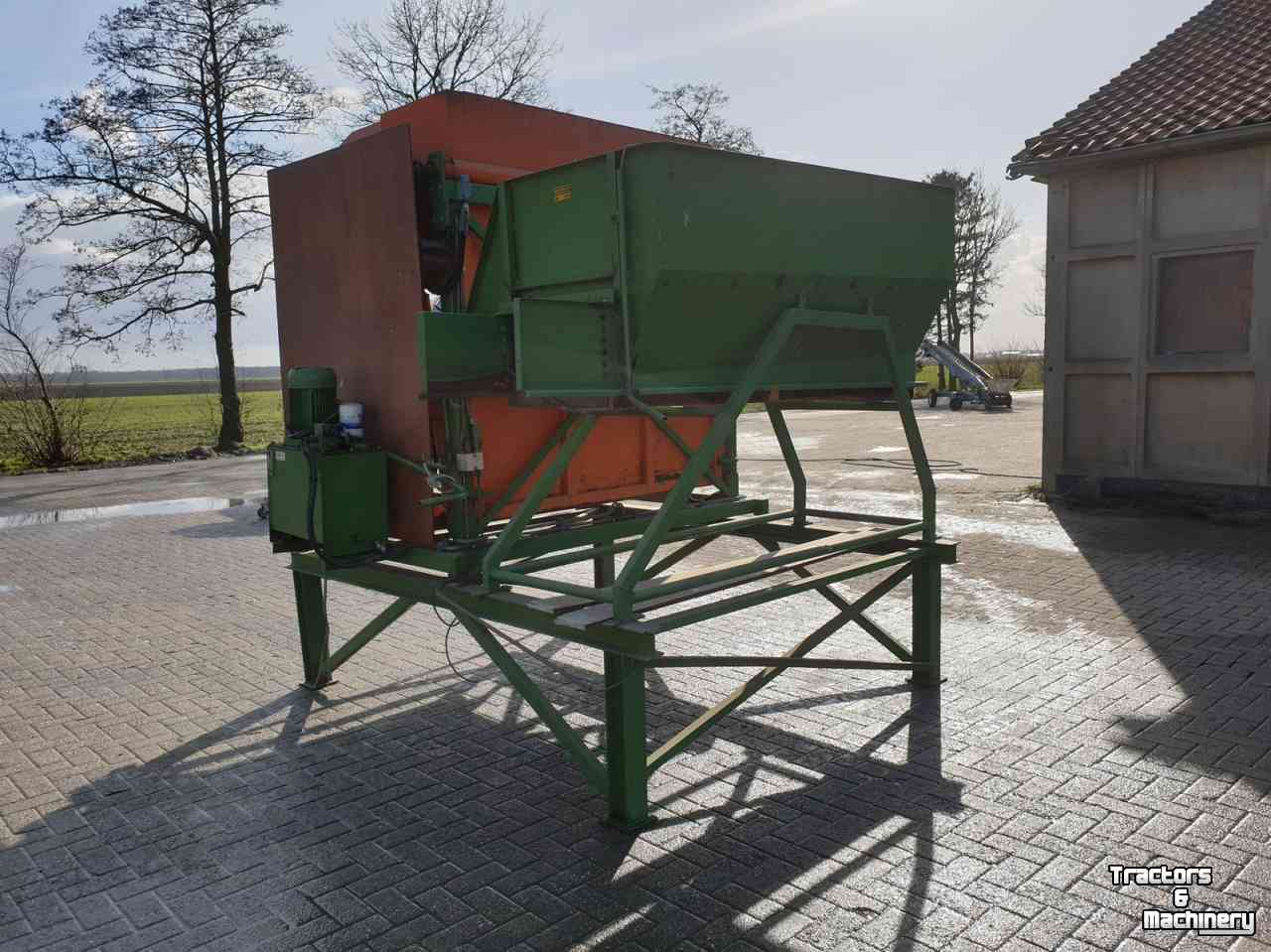 Bulk box tipper  Kistenkantelaar