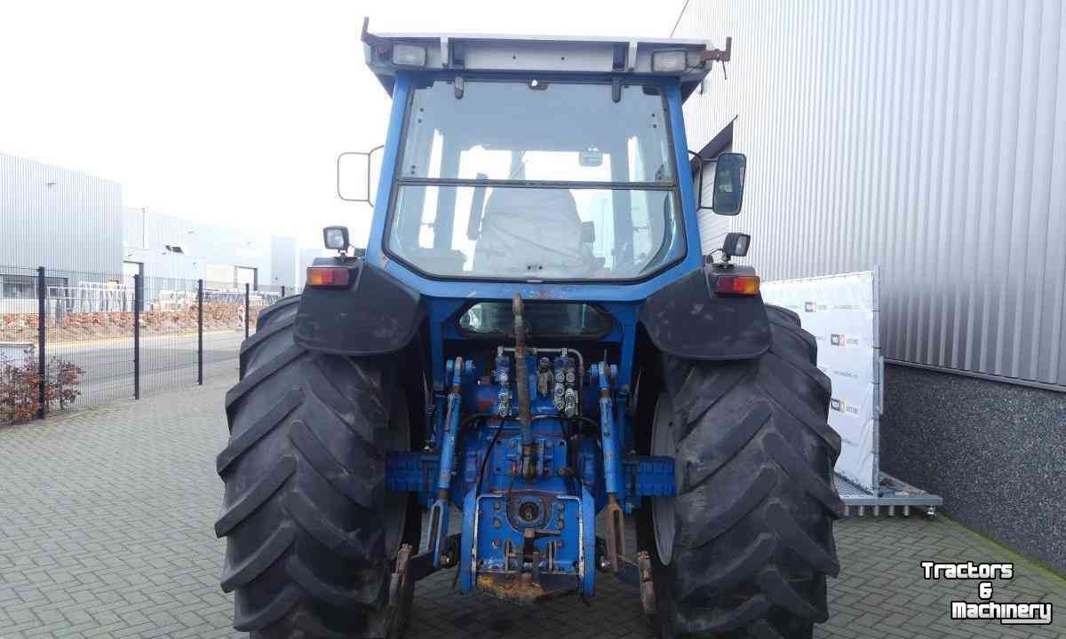 Tractors New Holland 8730 Powershift