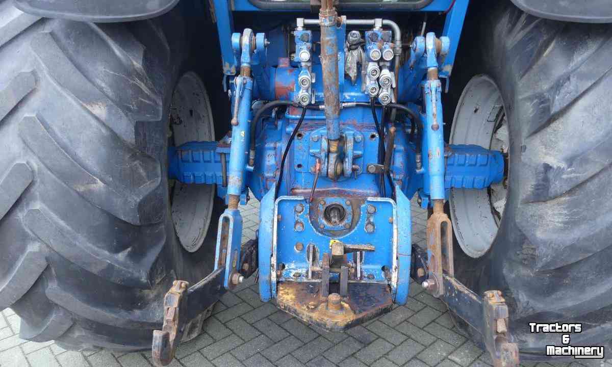 Tractors New Holland 8730 Powershift