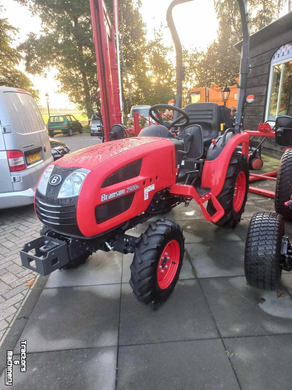 Horticultural Tractors Branson 2900