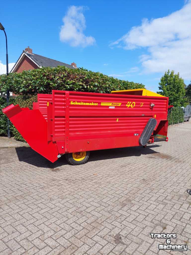 Silage-block distribution wagon Schuitemaker blowa 40F