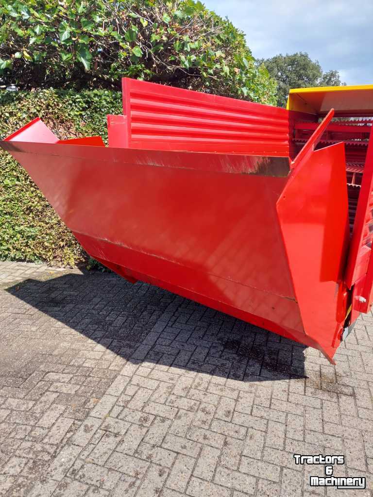 Silage-block distribution wagon Schuitemaker blowa 40F