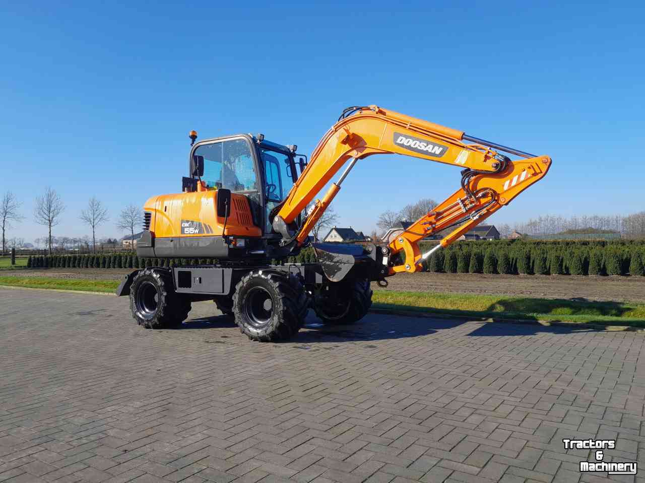 Excavator mobile  Doosan DX55W