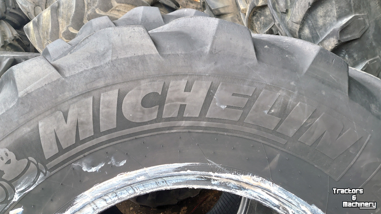 Wheels, Tyres, Rims & Dual spacers Michelin 620/75x30