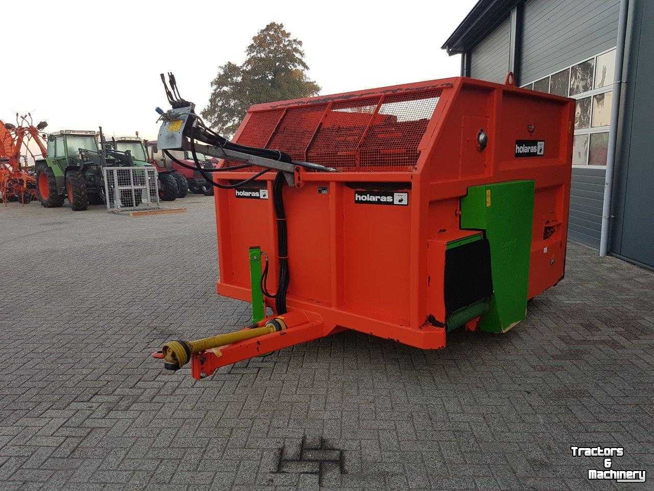 Silage-block distribution wagon Holaras Rabbit 4000