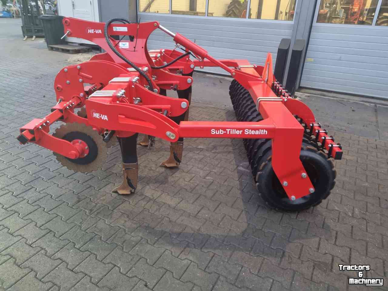 Deep subsoiler He-Va Sub-Tiller Stealth