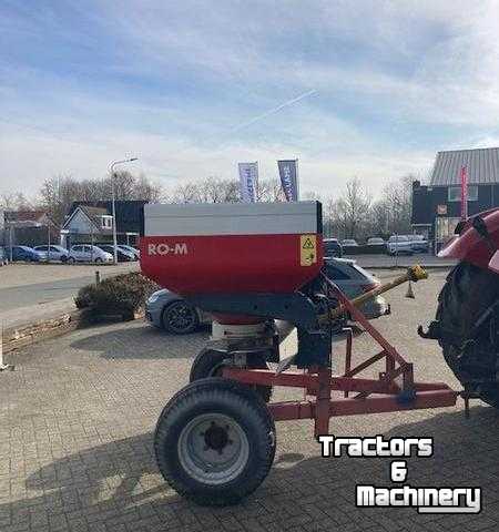 Fertilizer spreader Vicon RO-M Kunstmeststrooier op Wielstel