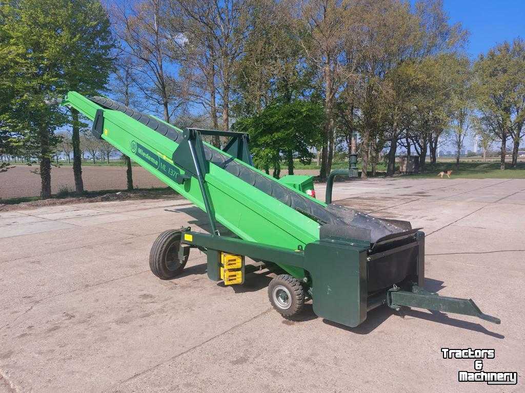 Telescopic storeloader Miedema Hallenvuller 1370