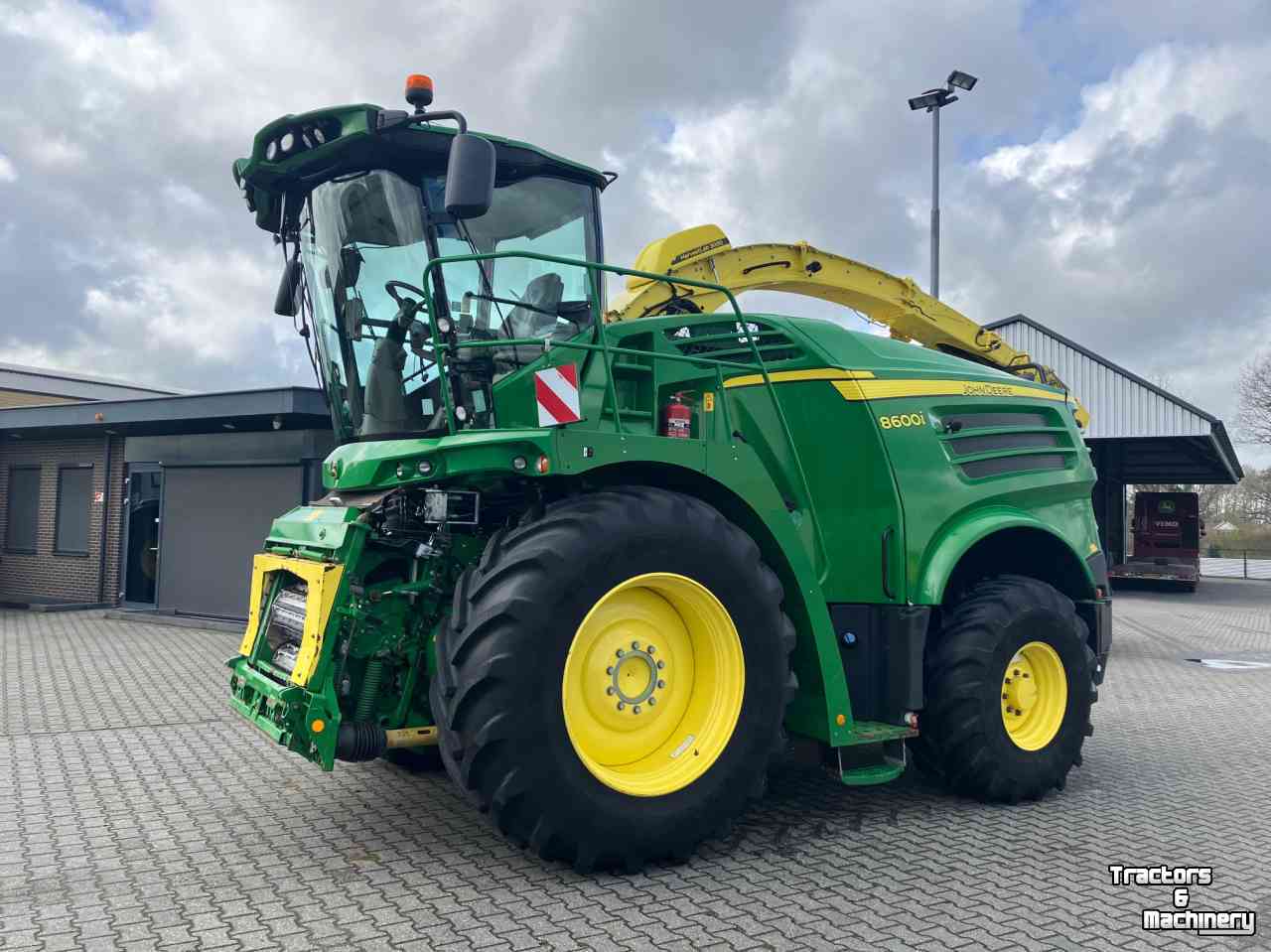 Forage-harvester John Deere 8600i ProDrive 2017 2745/1485 UUR!!!