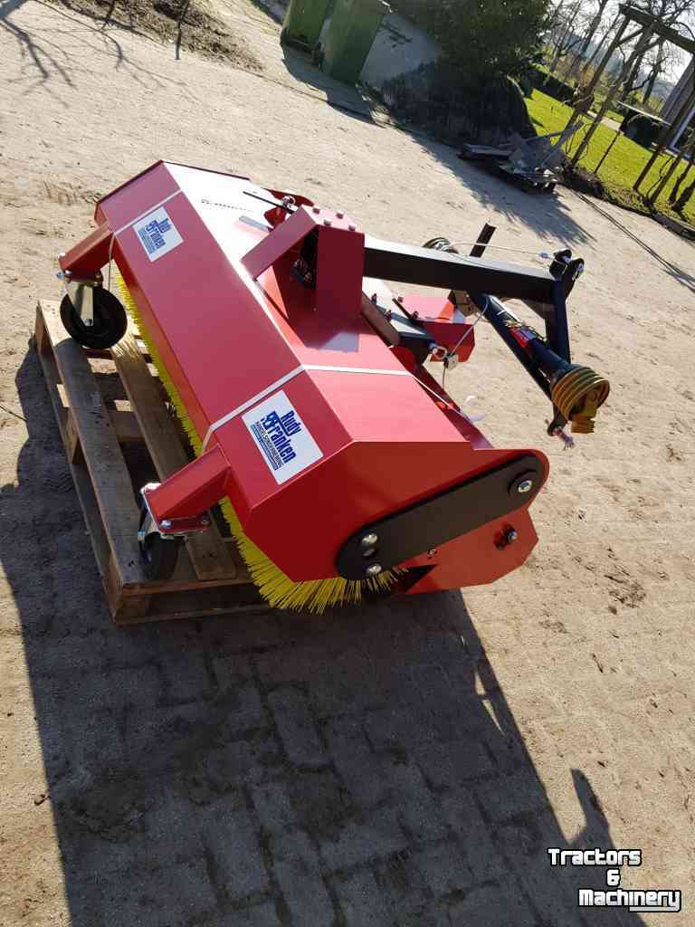 Sweeper  Veegmachine 1.25 mtr aftakas aangedreven met opvangbak