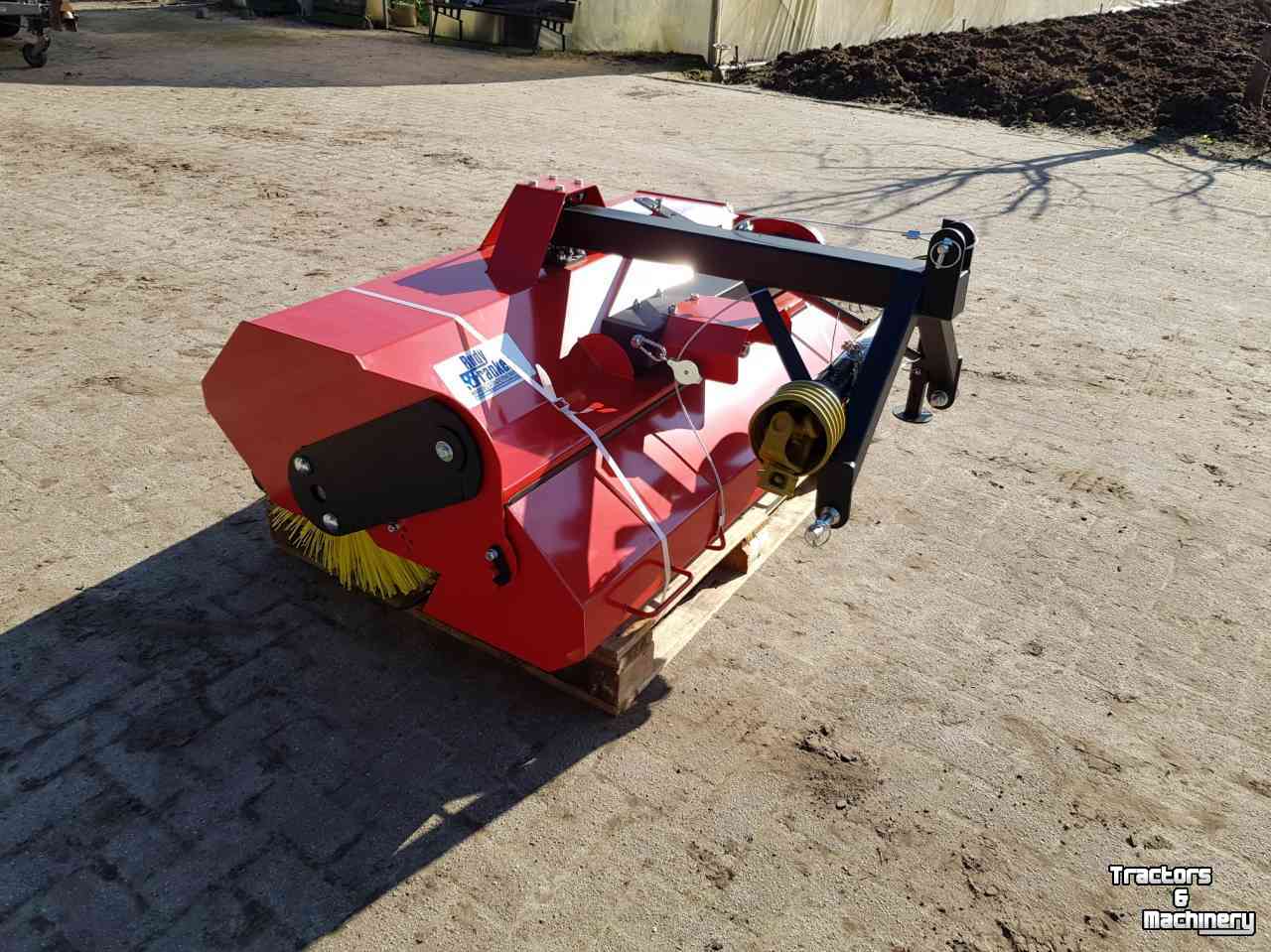 Sweeper  Veegmachine 1.25 mtr aftakas aangedreven met opvangbak