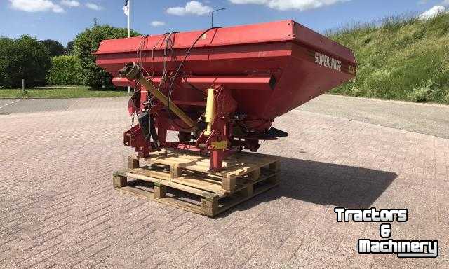 Fertilizer spreader Lely Centerliner Superlarge Kunstmeststrooier