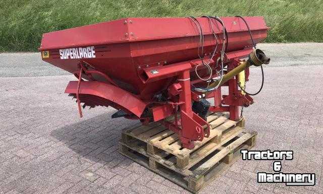 Fertilizer spreader Lely Centerliner Superlarge Kunstmeststrooier