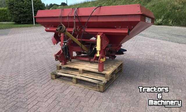 Fertilizer spreader Lely Centerliner Superlarge Kunstmeststrooier