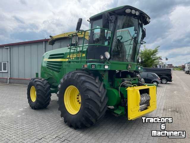 Forage-harvester John Deere 7300-4 WD