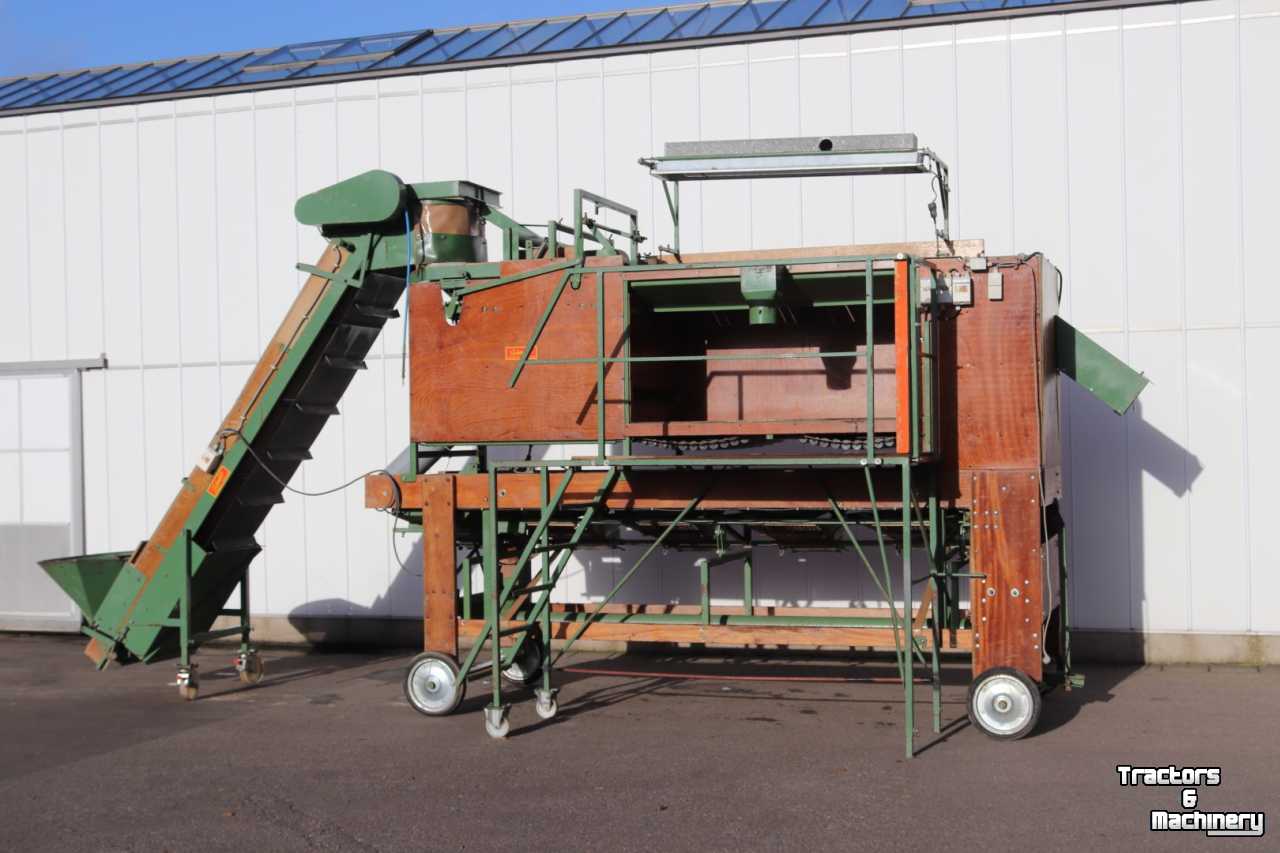 Sorting machine Schouten Schouten Kwartet aardappelsorteermachine   80 cm breed Schoksorteerder  Sta-zitmodel  Zwenkbare Elevator