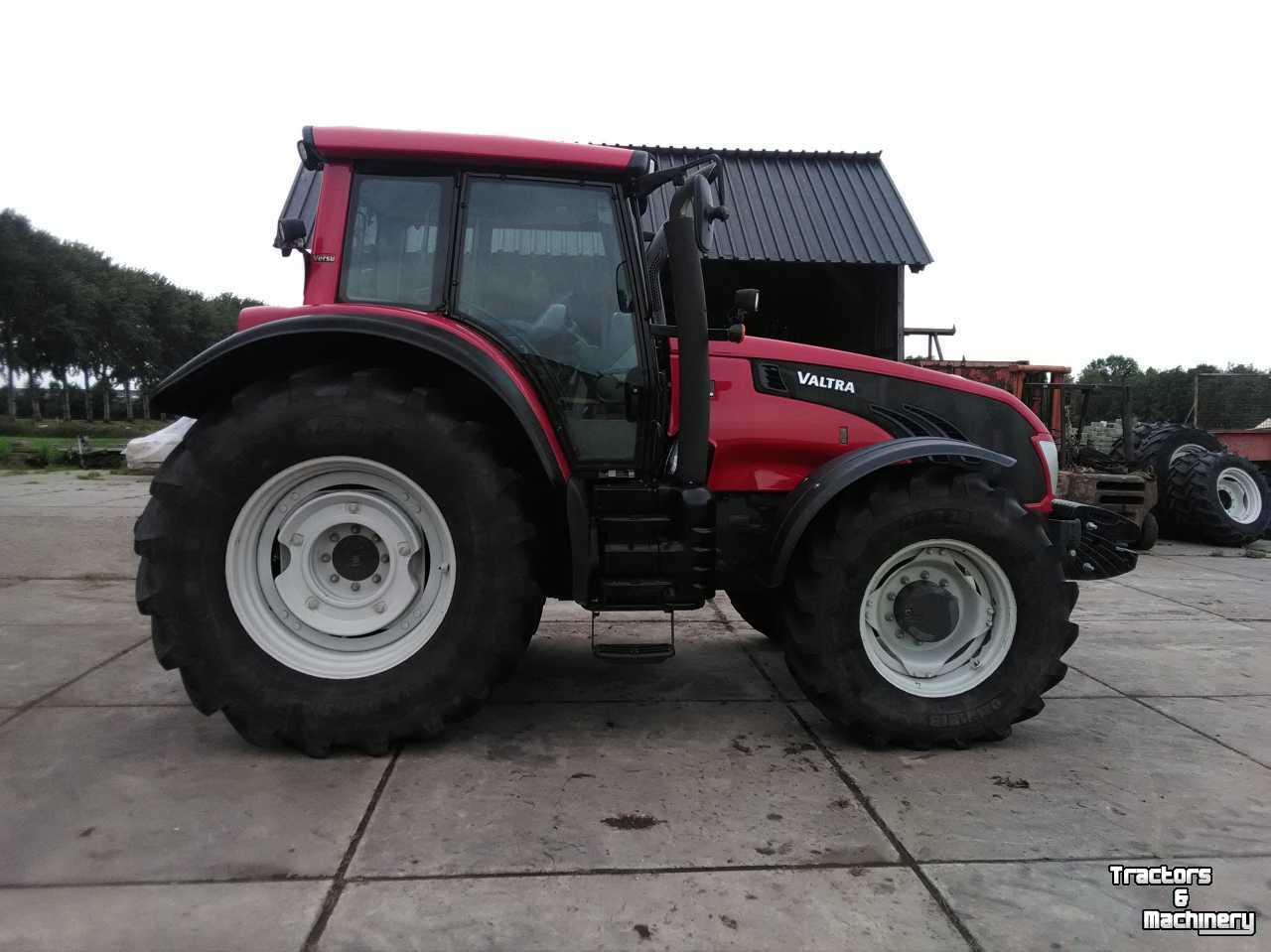 Tractors Valtra T153 Versu