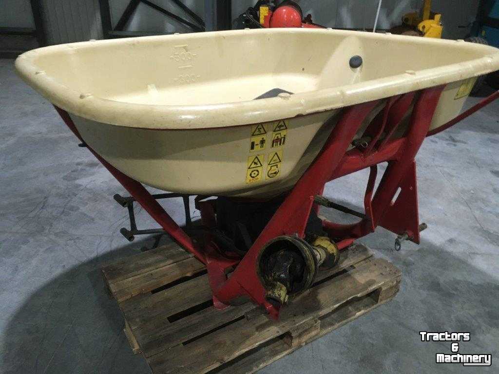 Fertilizer spreader Vicon pendelstrooier