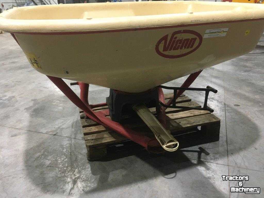 Fertilizer spreader Vicon pendelstrooier