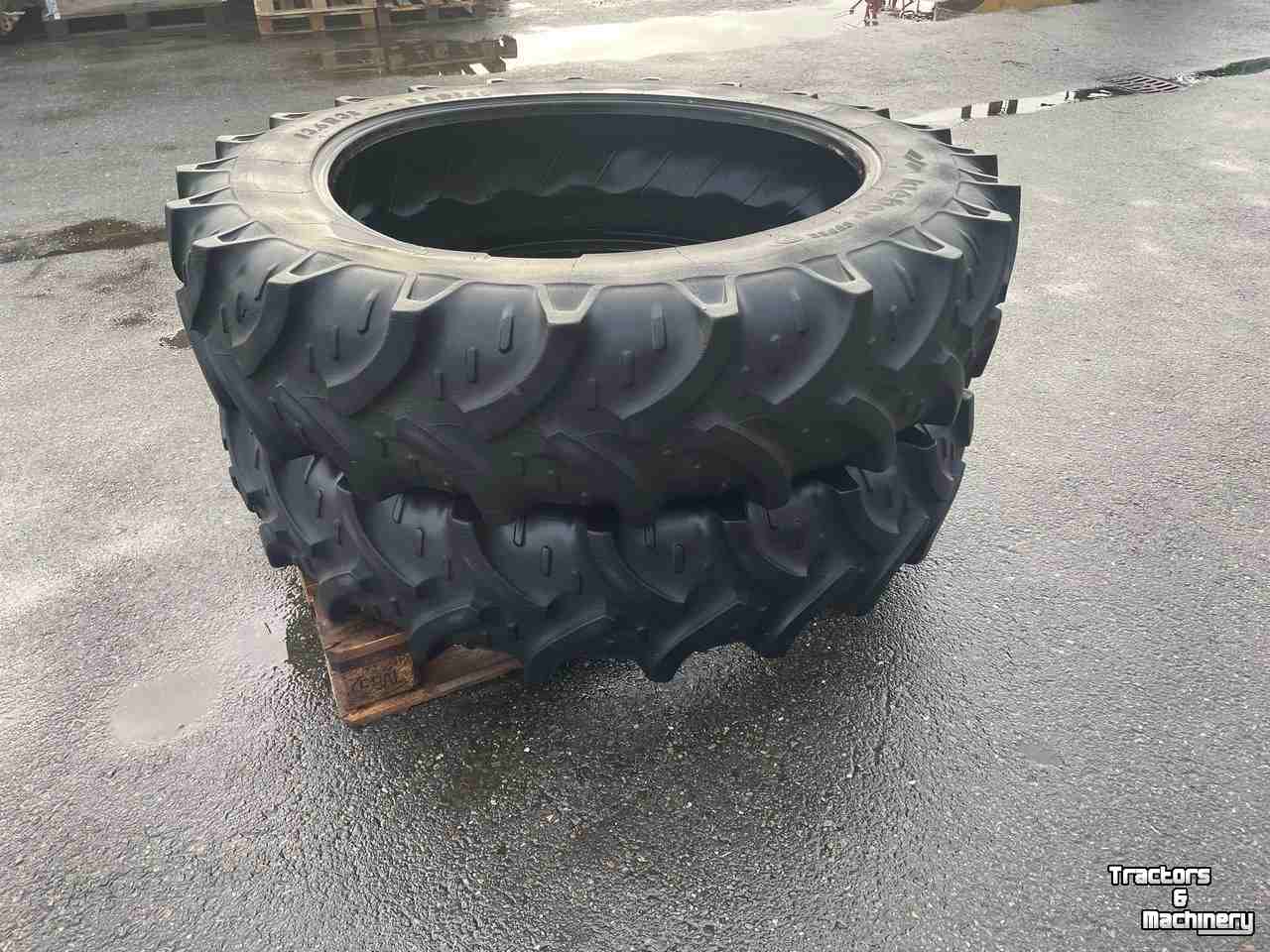 Wheels, Tyres, Rims & Dual spacers Kleber 13.6R38 set banden