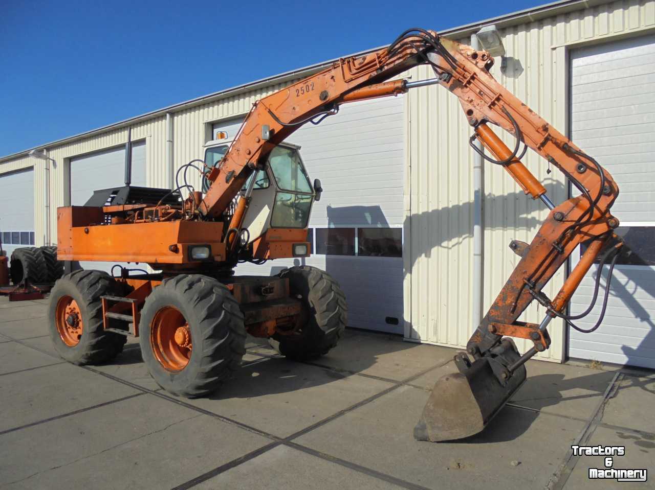 Excavator mobile Caesar 2000 Export (2502) mobiele kraan graafmachine banden 3 bakken verlenggiek