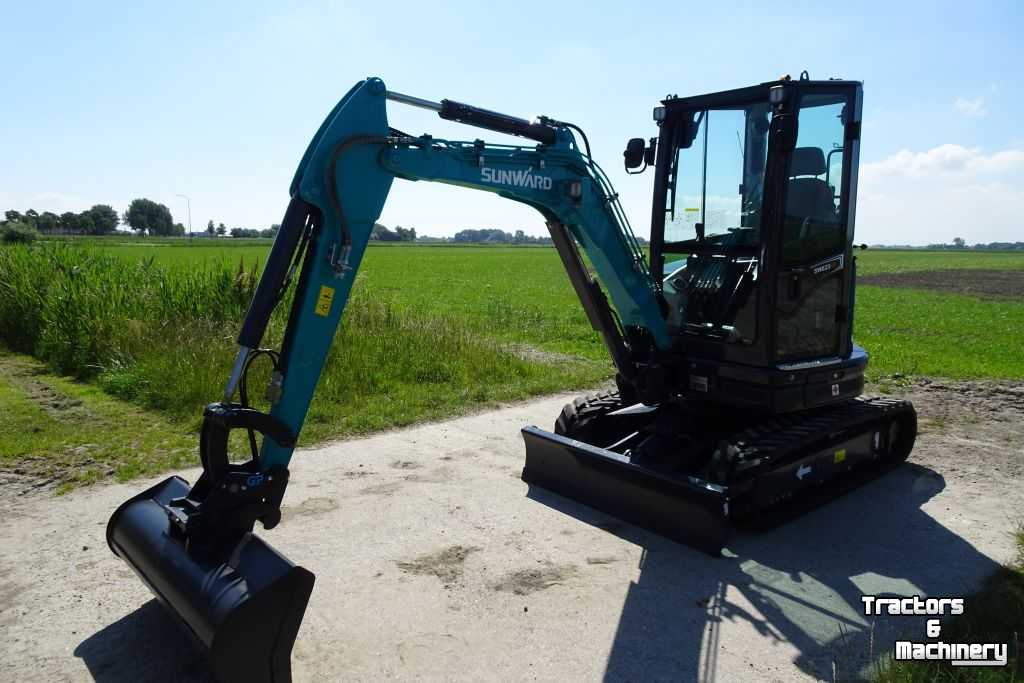 Excavator tracks Sunward SWE25UF