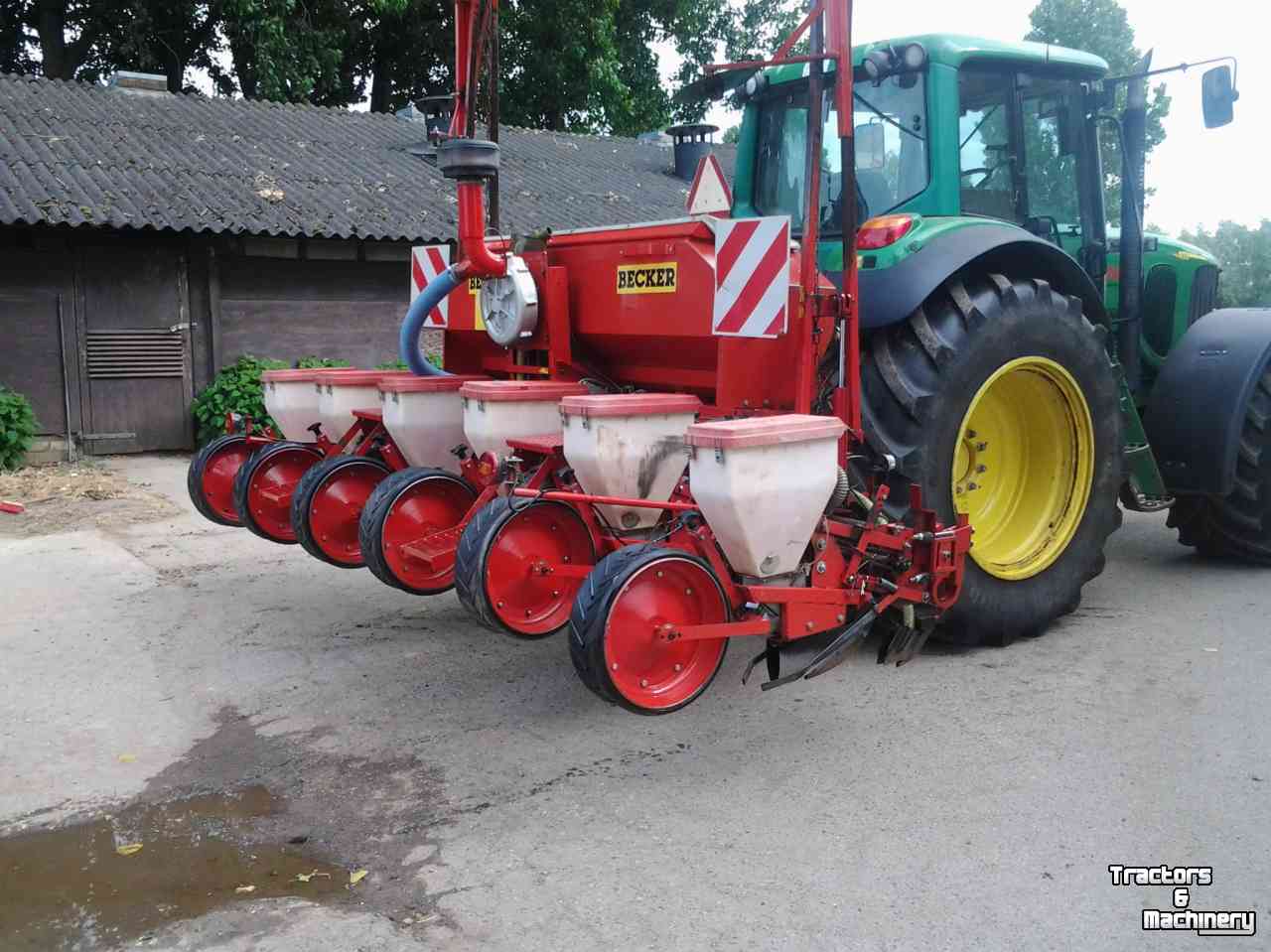 Seed drill Becker Aeromat maiszaaimachine