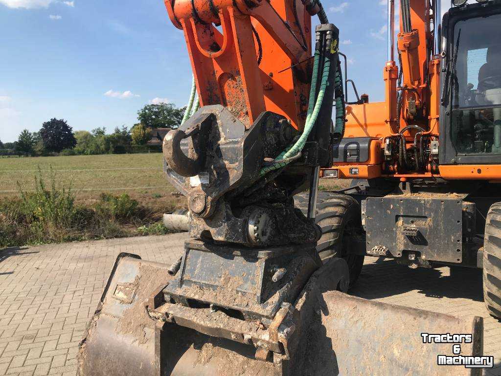 Excavator mobile Doosan DX170 W