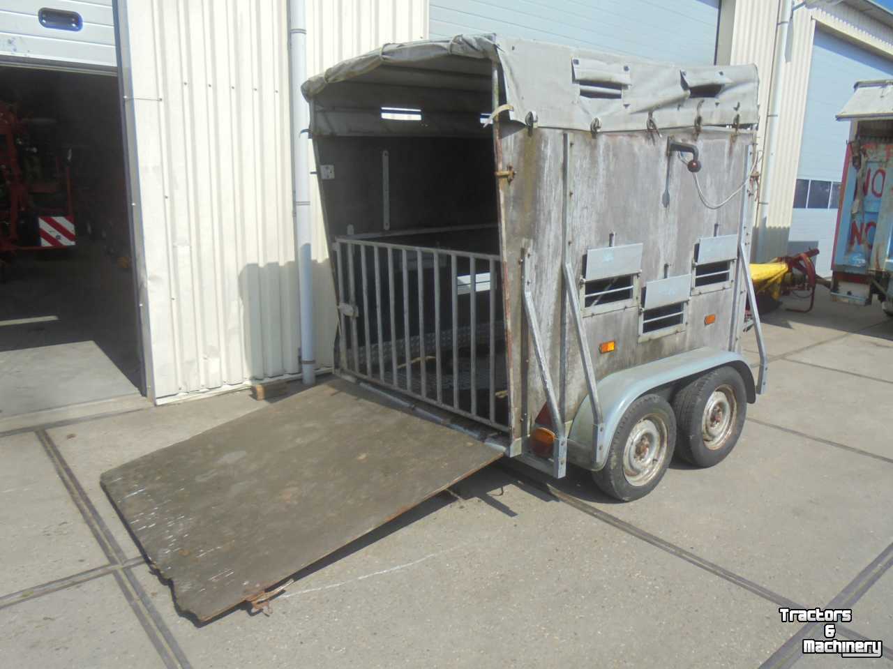 Livestock trailer  Blomert 12B paardentrailer Veekar veewagen veetrailer vee-aanhanger