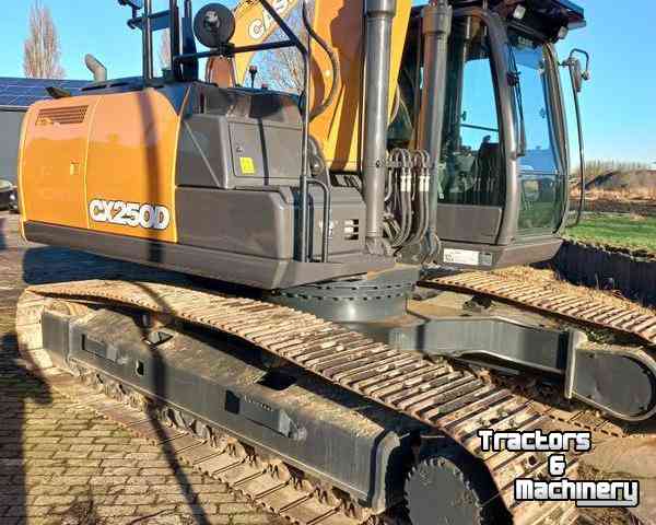 Excavator tracks Case CX 250 D