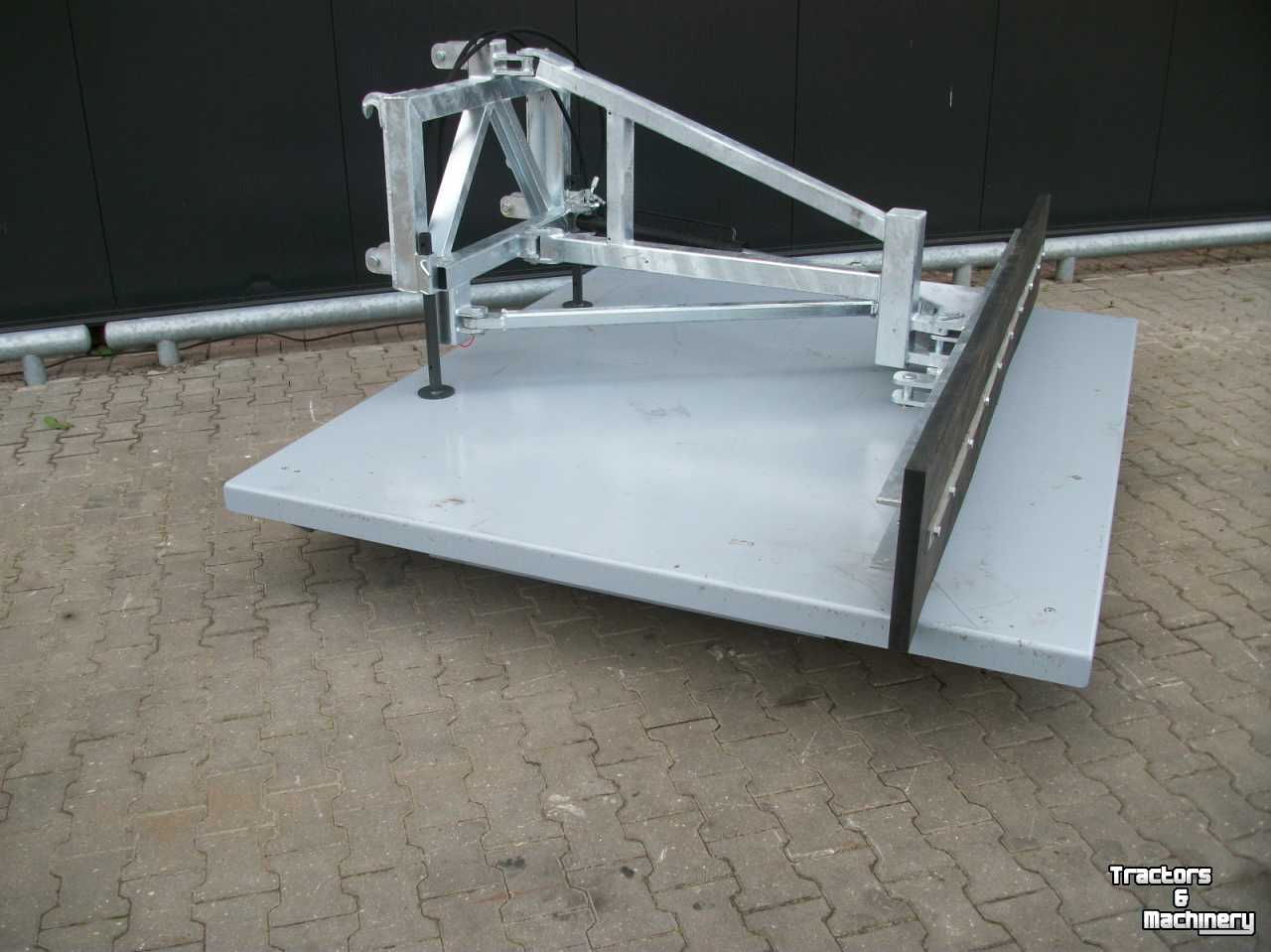 Rubber yard scraper Hofstede NIEUW. Voerschuif rubber voer sneeuw modder erf schuif schuiver