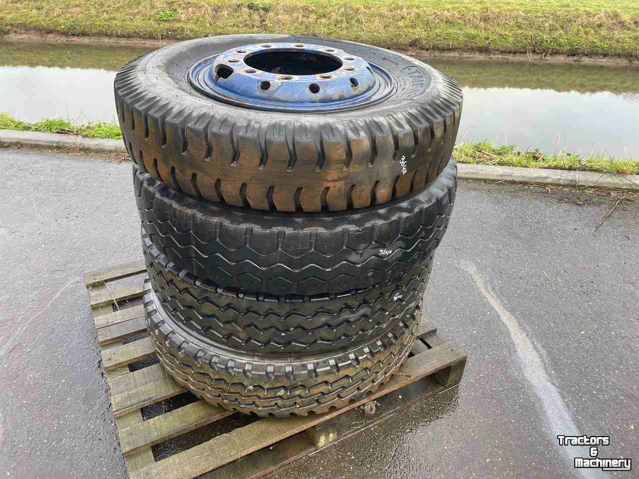 Wheels, Tyres, Rims & Dual spacers  Taifa 9.00-20 met 10 gaats velg banden