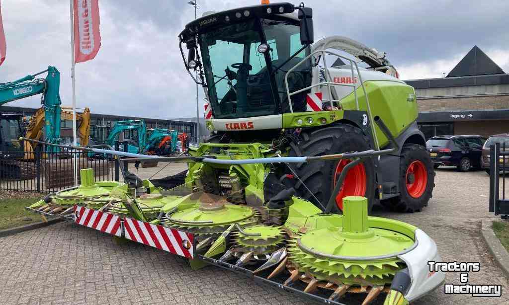 Forage-harvester Claas Jaguar 960 met Orbis 750 en Pick Up