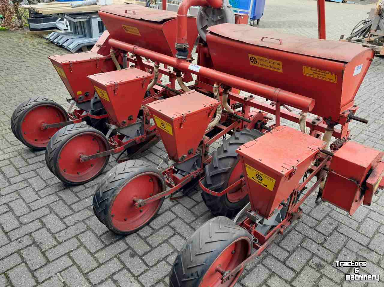 Seed drill Becker Aeromat T4 Maiszaaimachine