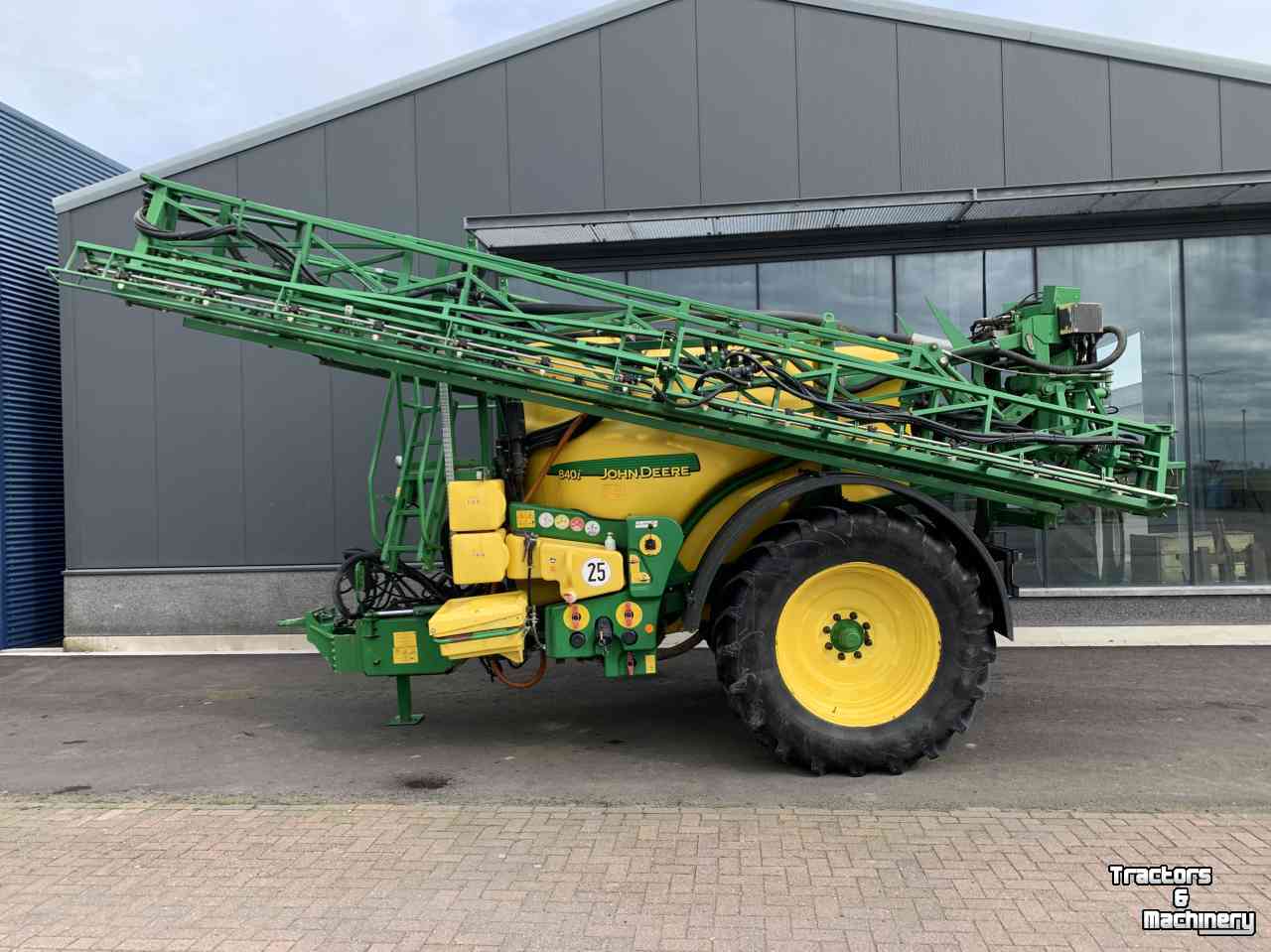 Fieldsprayer pull-type John Deere 840i