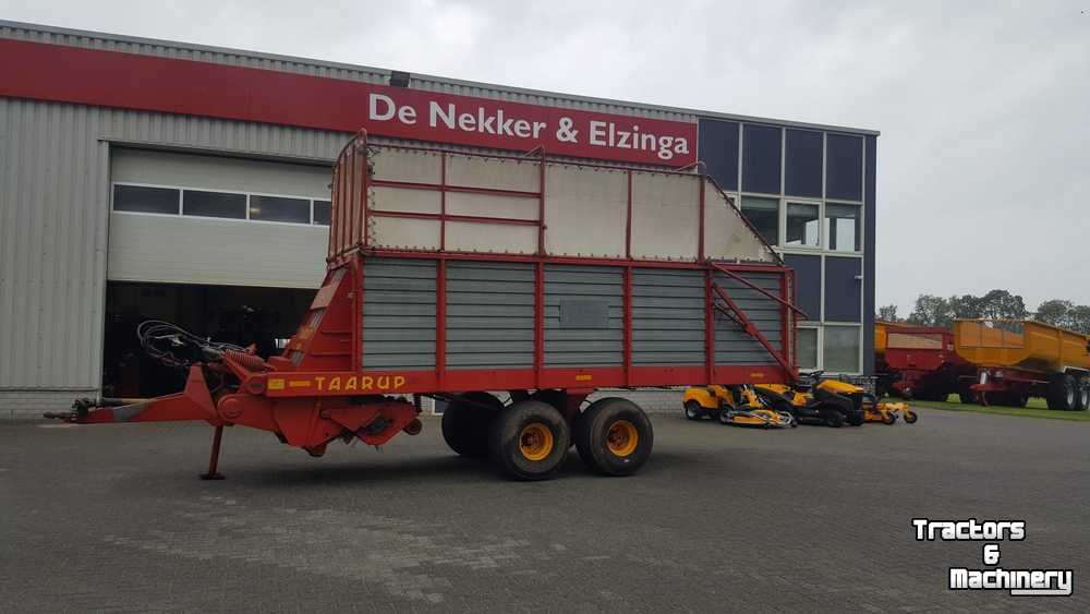 Self-loading wagon Taarup 1030