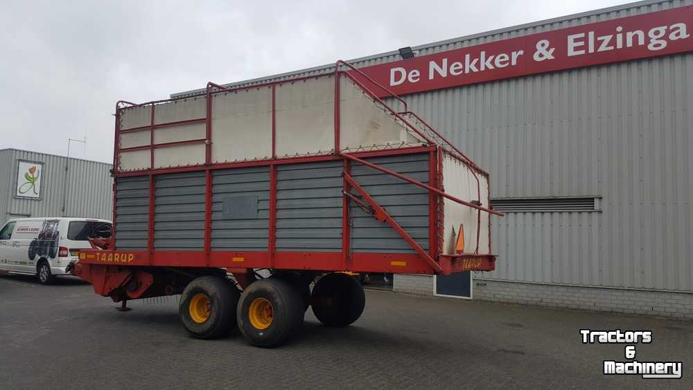 Self-loading wagon Taarup 1030