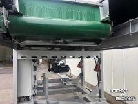 Box filler Propak Machine verkeerd in nieuwstaat Zeer scherp geprijsd Band zakt niet in de kist, waardoor het product niet zachtjes in de kist gelegd wordt. Combineer met een valbreker bij kwetsbare producten. Beschrijving: Propak PKV-3 automatische kistenvuller  De machin